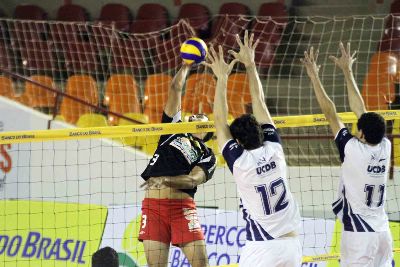 Dom Bosco vence segunda partida e assume a liderança da competição