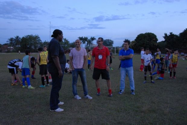 Ruth integra time de profissionais de escolinha de futebol