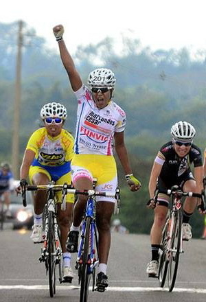 Ciclista do MS fatura dois ouros e um bronze durante jogos em SP