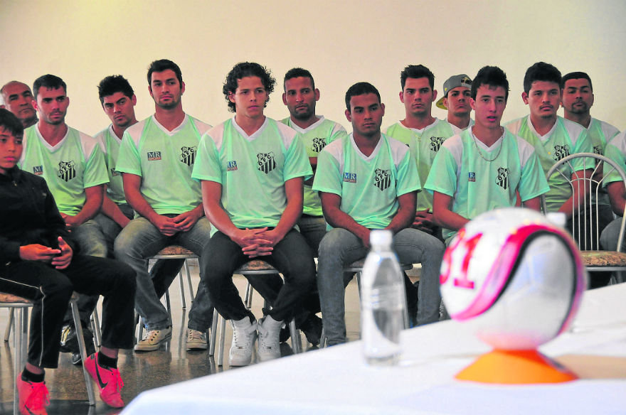 Operário apresenta elenco para a Série B, mas ainda não tem técnico