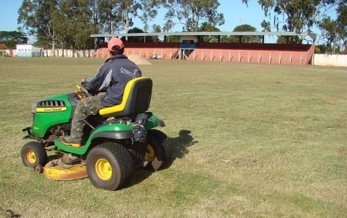 Prefeitura prepara estádio para receber Regional de Futebol