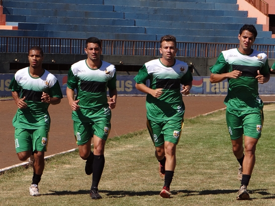 Abrindo semana da estreia, Ubiratan faz treino físico e apresenta novo reforço