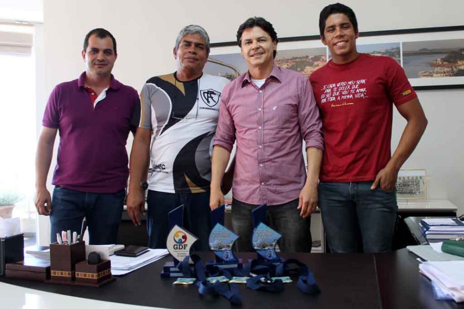 Prefeitura de Corumbá garante apoio à promessa da natação