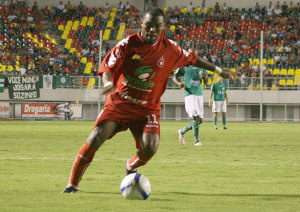 Águia Negra apresenta atacante Marcelo Brás para Estadual 2014