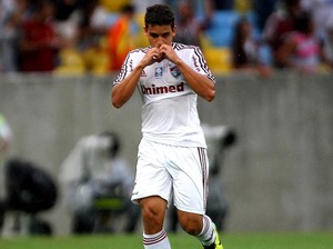 Volante do Fluminense participa de jogo beneficente em Campo Grande