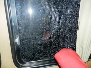 Ônibus do Costa Rica é apedrejado após jogo em Três Lagoas