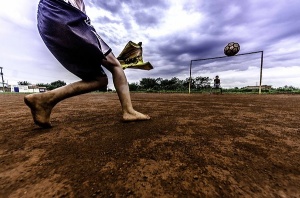 Exposição “Onde Nascem os Sonhos” mostra o futebol nos bairros da Capital