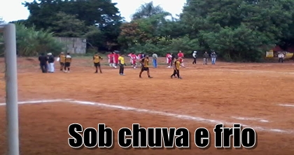 Com frio e chuva, amador do Terrinha tem três jogos disputados