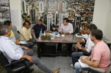 Prefeito recebe dirigentes e promete buscar apoio