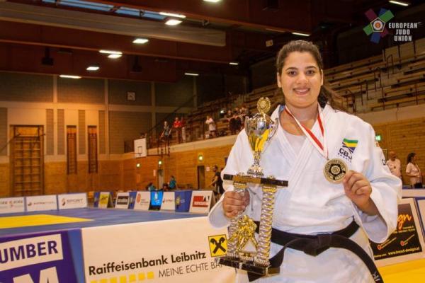 Camila Gebara é ouro na Áustria