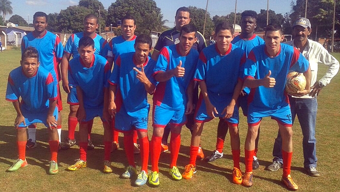 Líderes goleiam no Campeonato de Futebol Suiço do Santa Emília