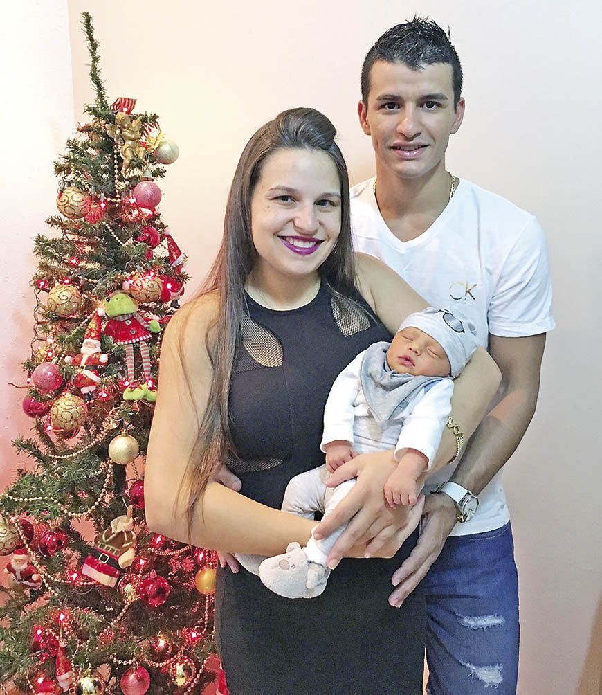 Jogador de MS inicia ano na seleção e com filho nos braços