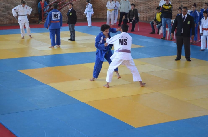 Competições de judô definem os campeões dos JECs