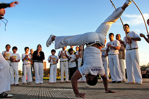 Universidade recebe inscrições para aulas de capoeira