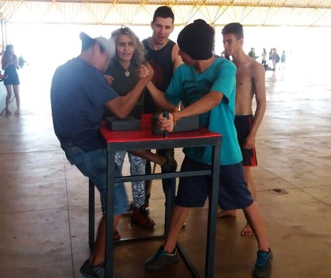 Funesp promove aula de luta de braço no Parque Ayrton Senna