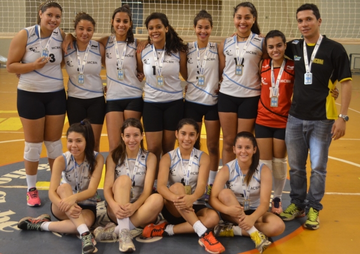 Maria Constança é campeã do voleibol nos Jogos Escolares