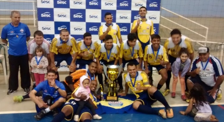 Apaefs vence a final e ergue o troféu da Copa Sesc Dourados Futsal