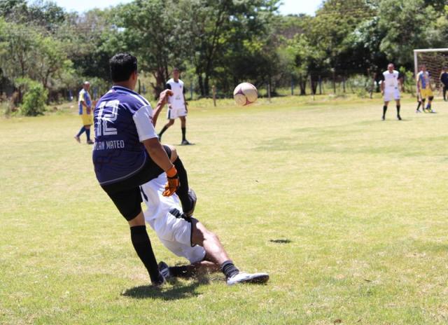 Primos F.C/Óptica Precisão/Casa Nova é o grande campeão do 2º Torneio do Dil de Futebol Suíço