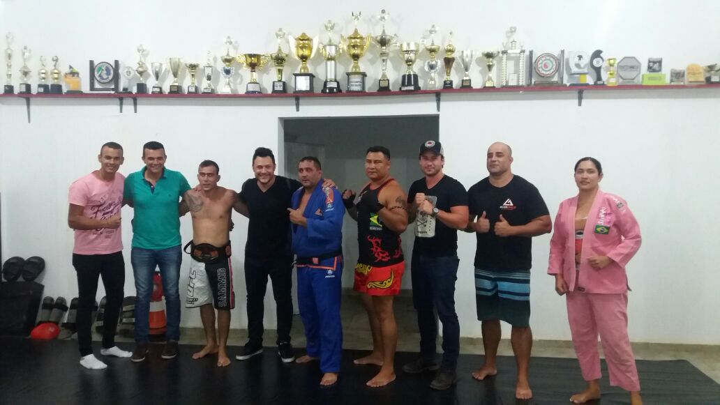 Inauguração de centro reúne celebridades em Coxim