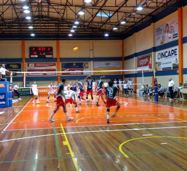 Rádio Clube/AVP estreia com tropeço na Superliga B em Blumenau