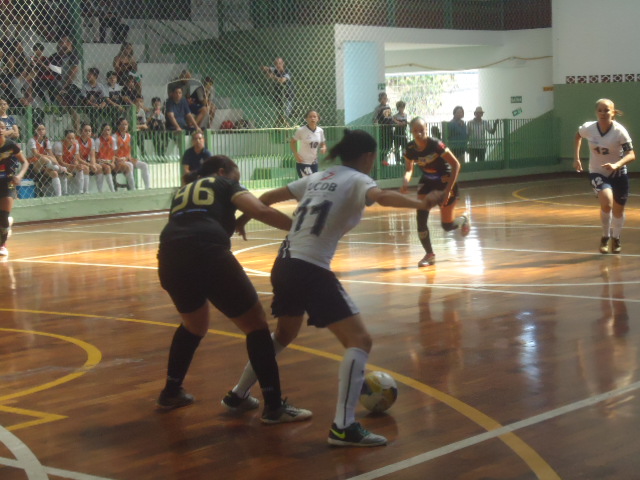 Copa Pelezinho Feminino é aberta com goleadas na Capital