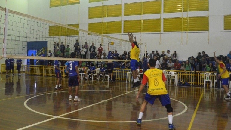 Escola Clarinda é campeã no voleibol masculino nos Jogos