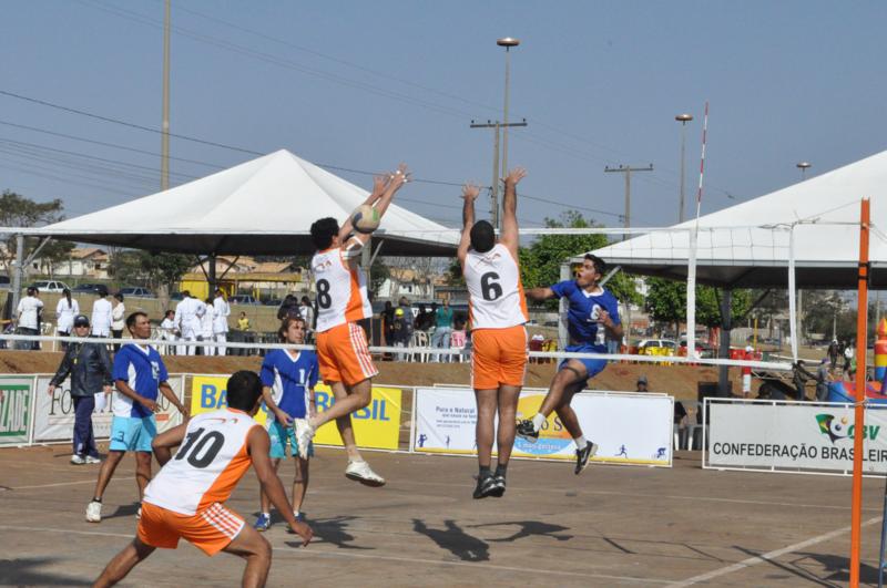Torneio 4 x 4 de Voleibol acontece neste domingo