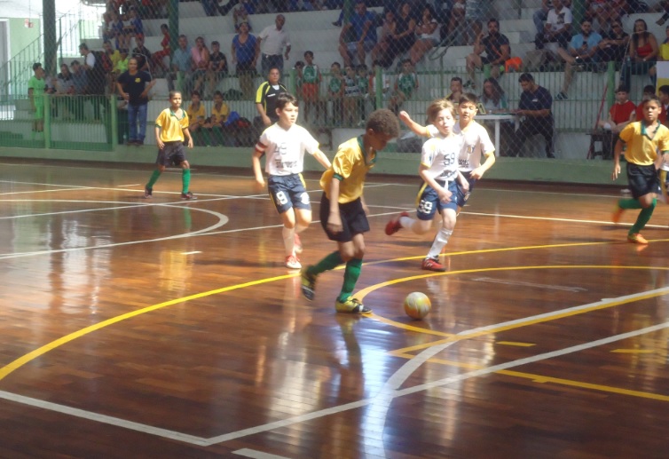 Rodada da Copa Pelezinho tem goleada e jogos equilibrados