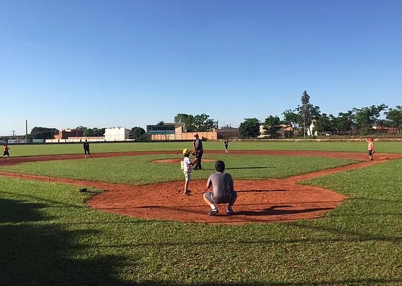 Associação oferece aulas grátis de beisebol e softbol na Capital
