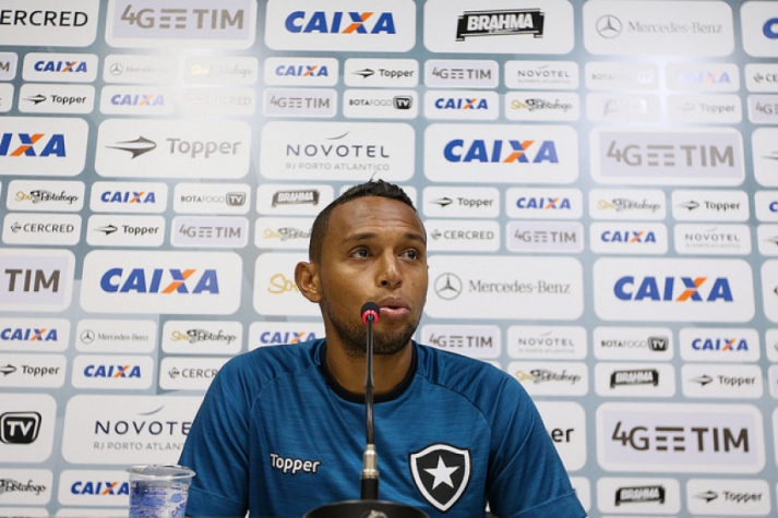 Provável titular do Botafogo, Gilson se vê no auge da carreira