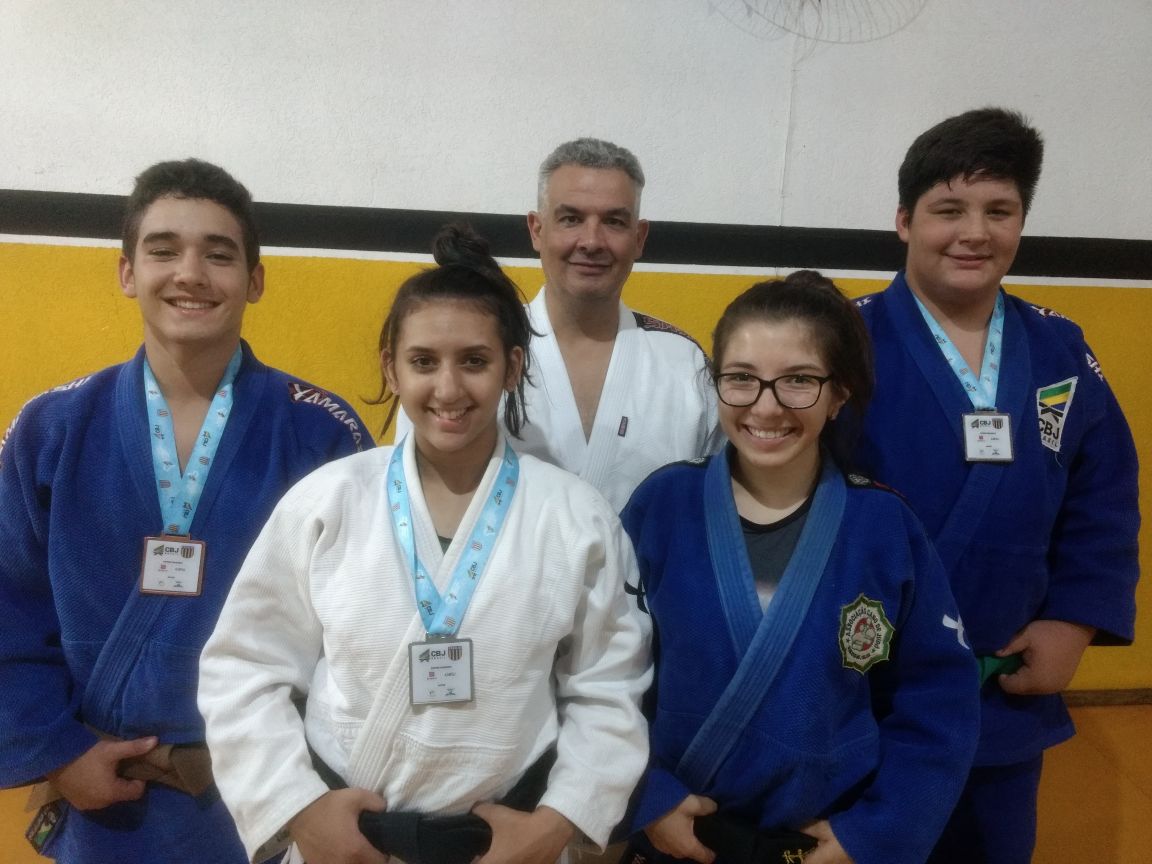 ACJ comemora medalhas no Campeonato Brasileiro de Judô