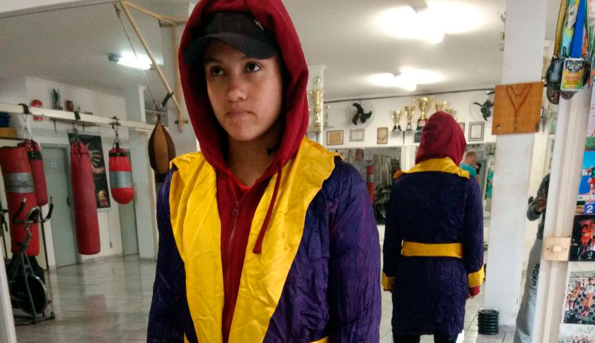 Promessa do boxe, colombiana de 20 anos se prepara para primeiro desafio da carreira
