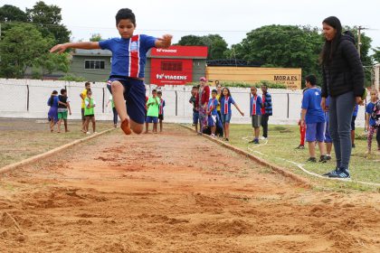 Mesmo com chuva, cerca de 500 alunos participaram dos Jogos Abertos Educacionais da SEMEC