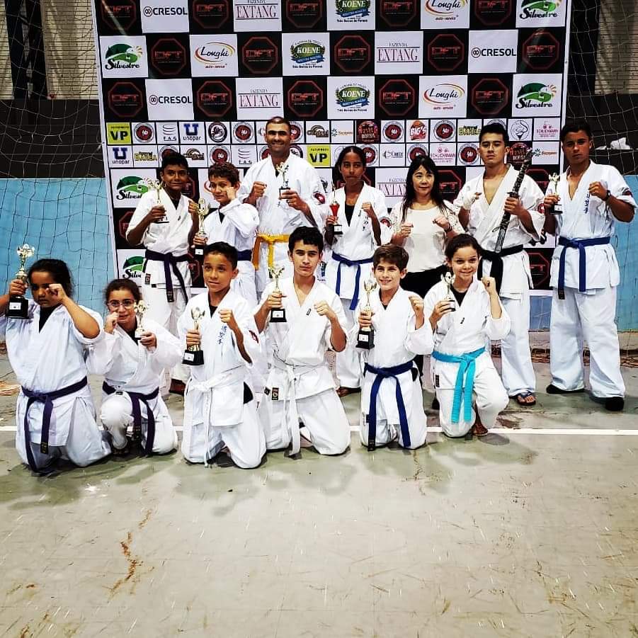 Equipe de MS fatura 12 pódios em Open Internacional de Karatê