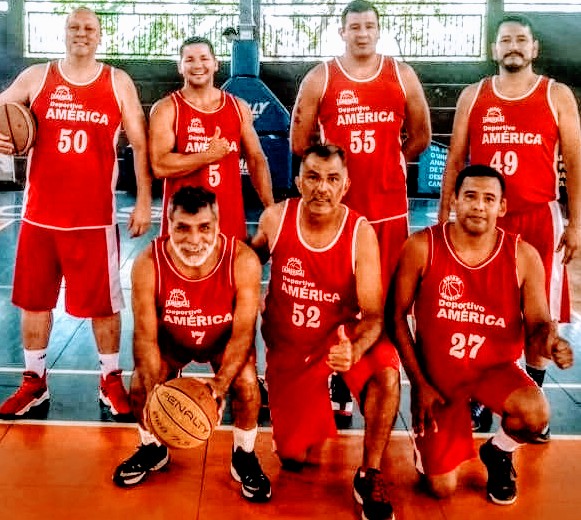 Torneio de basquete máster homenageia 15 anos do Deportivo América