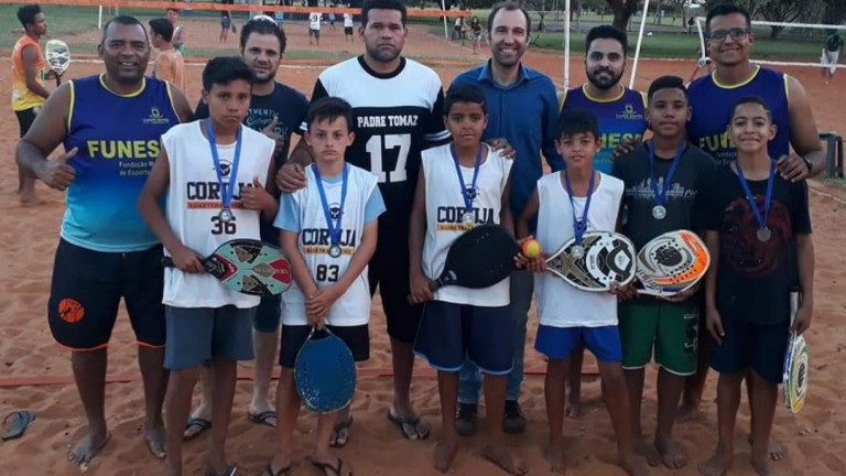 Bairro Jockey Clube tem oficina de Beach Tennis