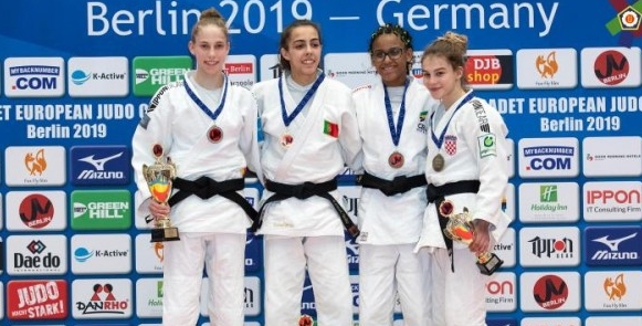 Aléxia Vitória é bronze na Copa Europeia Juvenil, na Alemanha