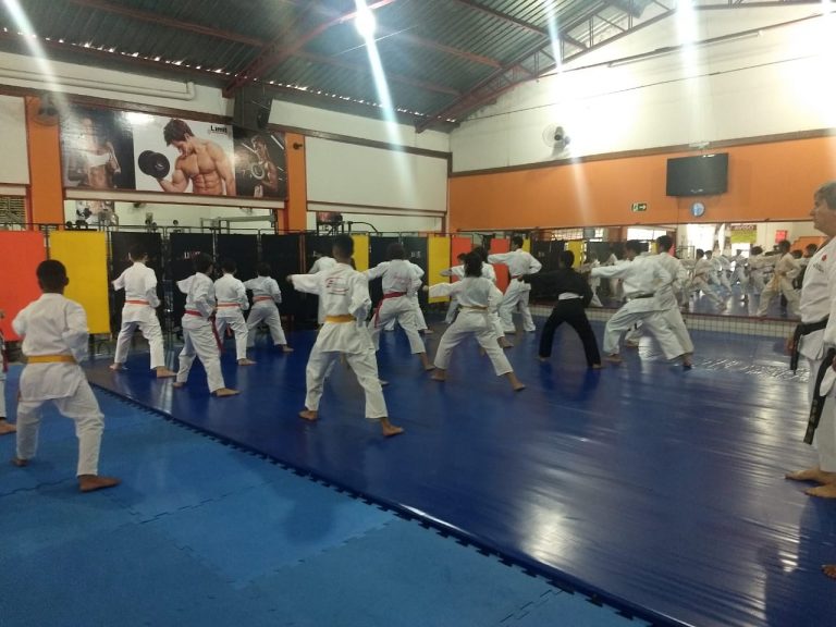 PM inicia projetos sociais de karatê e futebol em Fátima do Sul