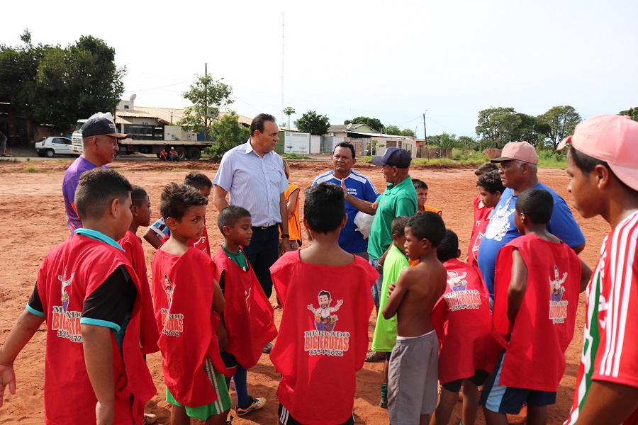 Vereador visita escolinhas de futebol da capital e cobra Funesp