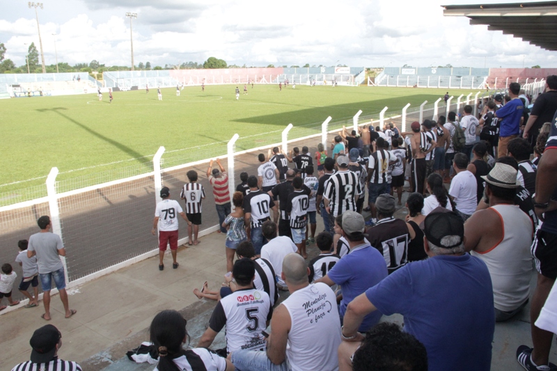 Mulheres não pagam ingressos em duelo entre Operário e União-MT pela Série D