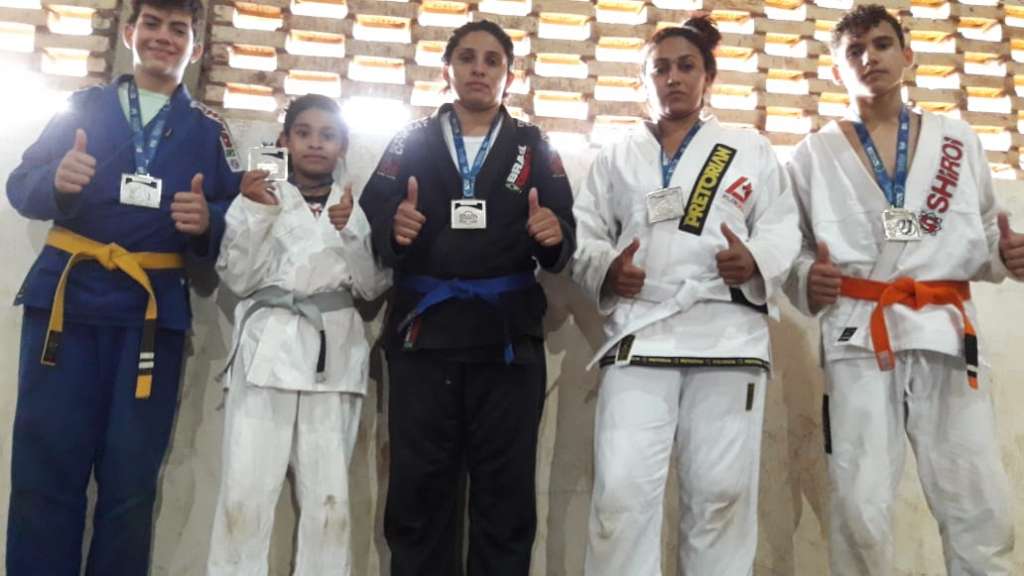 Atletas de Coxim trazem medalhas da IV Copa Extremo Norte de Jiu-Jitsu