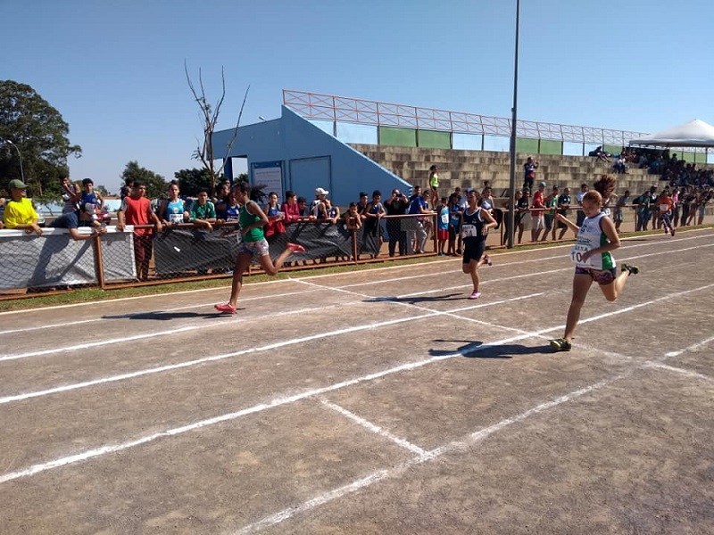 Projetos de atletismo atendem cerca de 100 alunos na capital
