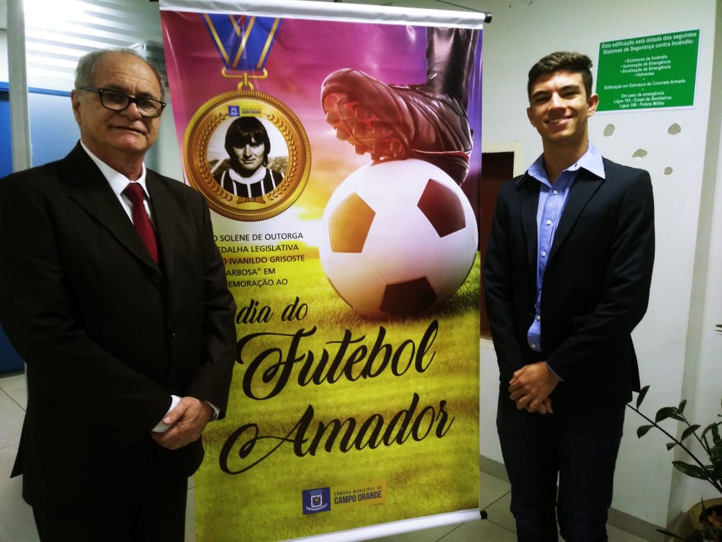 Jovens talentos do futebol amador de MS são homenageados por vereador