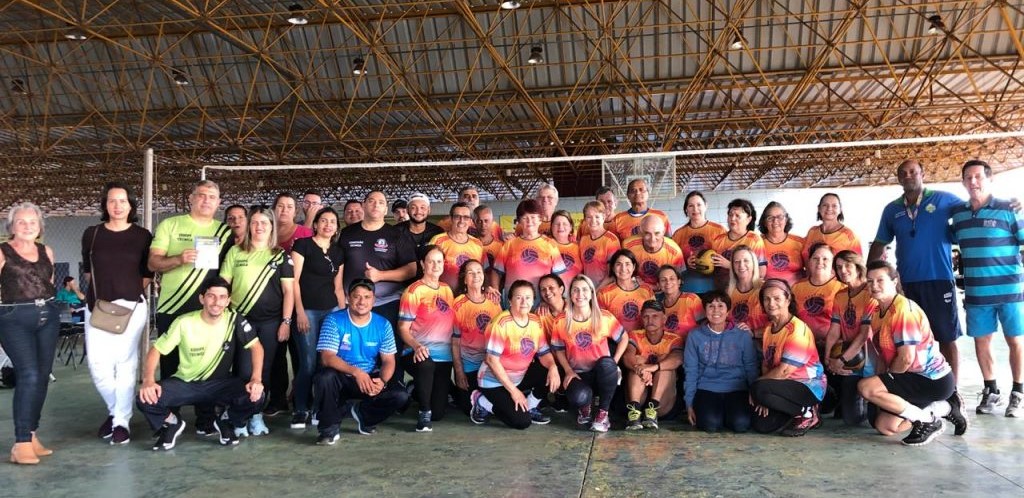 Professora de Maracaju participa de curso sobre vôlei adaptado