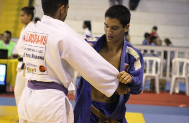 Judoca de MS vende doces a R$ 1 para buscar medalha nacional