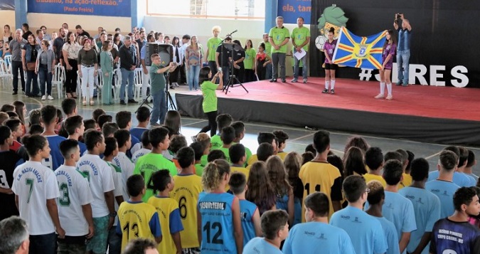 Mais de 80 escolas participam da abertura do 45° Jeres