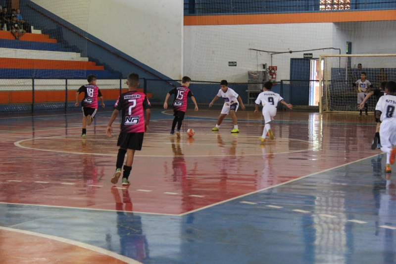 Jogos emocionantes marcam Torneio de Futsal de Base