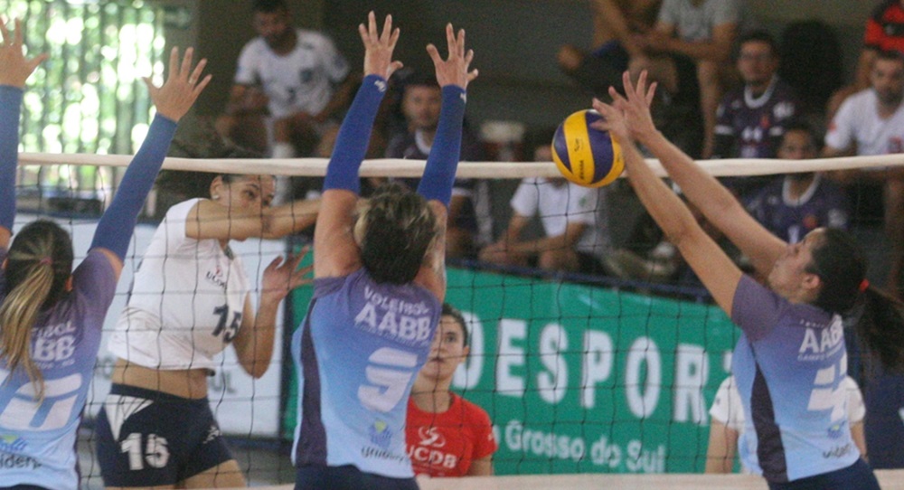 Copa Cidade de Vôlei tem decisões neste sábado