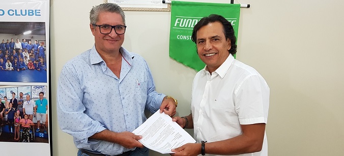 Prefeito de Japorã firma parceria para realização de atividades esportivas