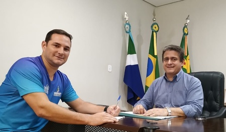 Prefeitura empossa novo secretário de Juventude, Esporte e Lazer